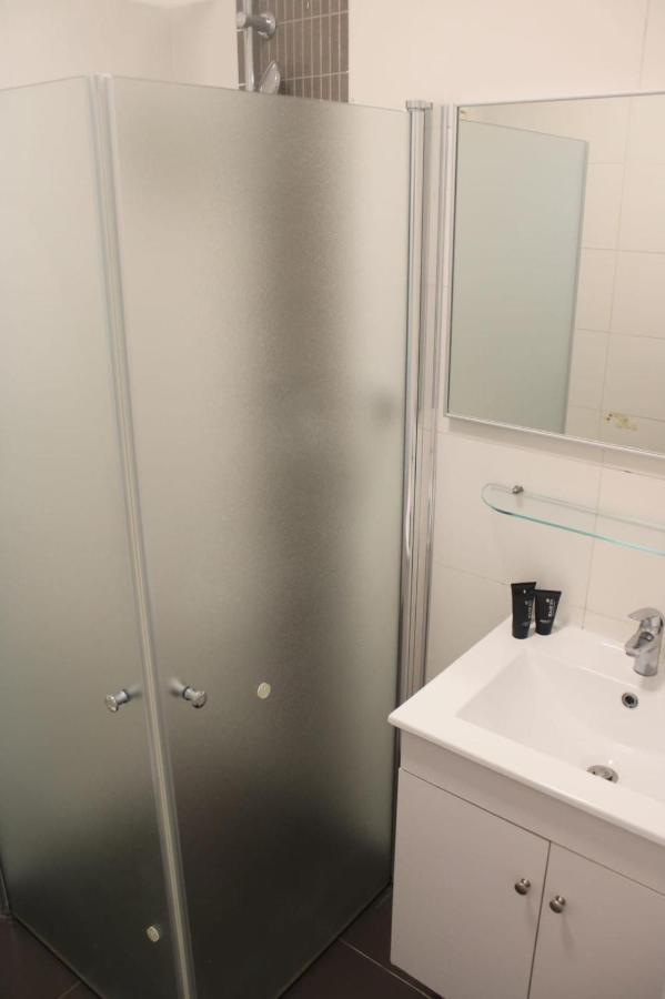 Zimmer Ba'Ir Kefar Sava Exteriör bild