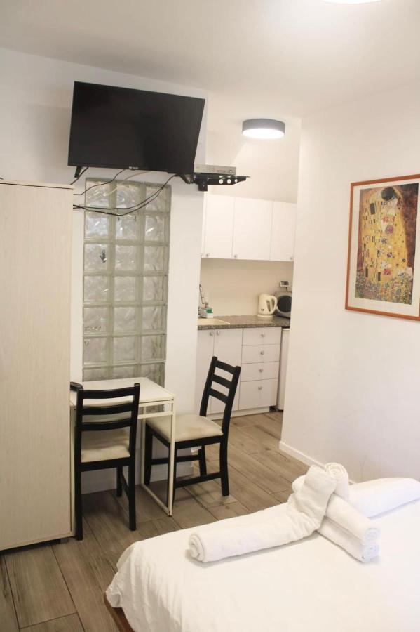 Zimmer Ba'Ir Kefar Sava Exteriör bild