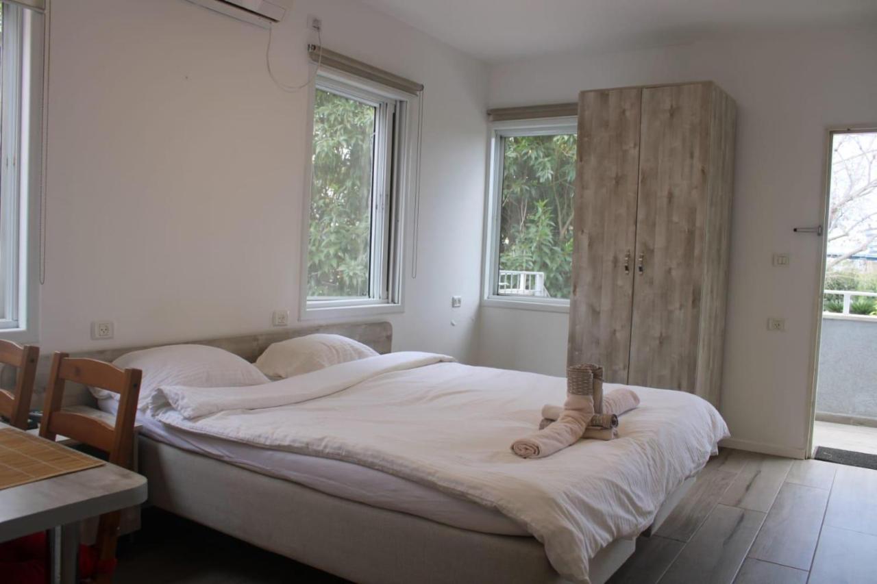 Zimmer Ba'Ir Kefar Sava Exteriör bild